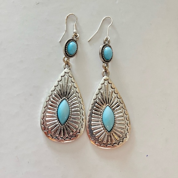Costume Earrings silver metal and blue stone coastal boho dangling teardrop - Picture 1 of 8